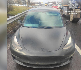 Патрульні Борисполя спіймали водія Tesla, який був під наркотиками