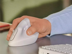 Выпущена необычная вертикальная компьютерная мышь