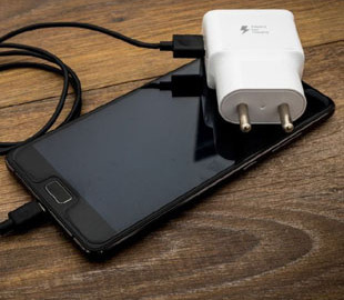 Чому зарядні кабелі ламаються: експерти назвали головні помилки користувачів