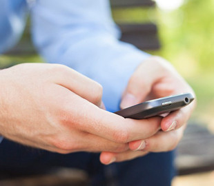 Пользователи соцсетей уже с юмором реагируют на фейк от Адидас