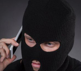 Жінка хотіла продати одяг, а втратила 8 тисяч гривень