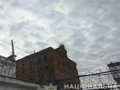 Рецидивист продолжал обманывать украинцев из СИЗО с помощью интернета