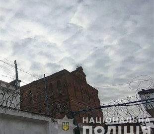 Рецидивист продолжал обманывать украинцев из СИЗО с помощью интернета