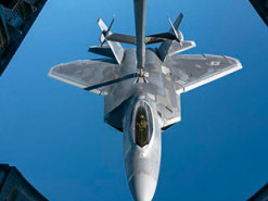 США перекидають шість винищувачів F-22 в Польщу