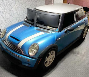 Геймер влаштував собі ігровий симулятор у справжньому Mini Cooper