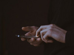 Сельский житель лишился продуктов из-за любви пообщаться по телефону