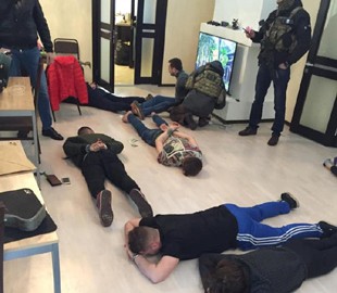 Ликвидация российской наркосети: 20 человек отправлены под аресты и огромные залоги