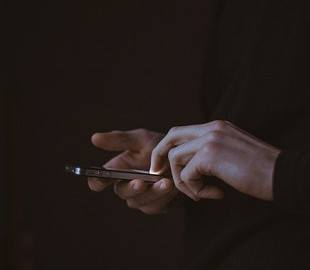 Сельский житель лишился продуктов из-за любви пообщаться по телефону