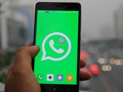 Неизвестные разослали детям порно через WhatsApp