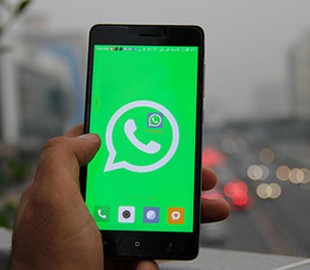 Неизвестные разослали детям порно через WhatsApp