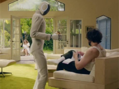 Випущено людиноподібного робота Neo для виконання повсякденних домашніх завдань