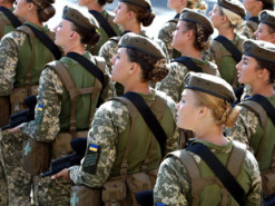 Залужний відзначив внесок у захист країни жінок, які служать і працюють у ЗСУ