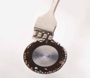 Новая ультратонкая линза позволит сделать смартфоны еще тоньше