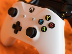 Android 9 получила официальную поддержку контроллеров Xbox One