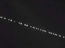 Житель Нидерландов заснял передвижение спутников Starlink в ночном небе
