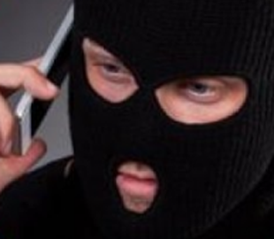 «Ваш друг у біді»: на Хмельниччині жінка віддала шахраям майже 20 тисяч гривень