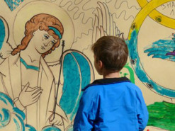 Голодував та жив у підвалі: 6-річний хлопчик, який втратив батьків у Маріуполі, знайшов нову родину