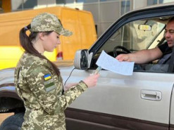 Як держслужбовцям виїхати за кордон під час війни? Пояснення ДПСУ