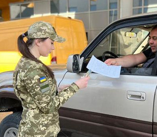 Як держслужбовцям виїхати за кордон під час війни? Пояснення ДПСУ