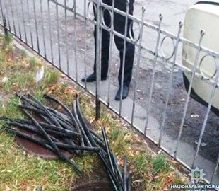 Киянина затримали за підозрою у крадіжці кабелю зв’язку