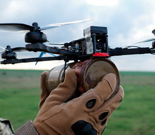 В Україні стартувало серійне виробництво FPV-дронів із самонаведенням