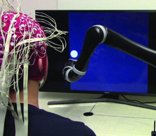 Создана первая в мире управляемая силой мысли роботизированная рука