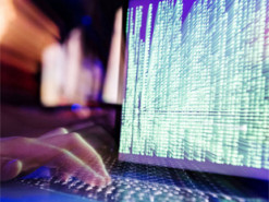 США обвинили РФ в причастности к кибератакам на разработки вакцин от коронавируса 