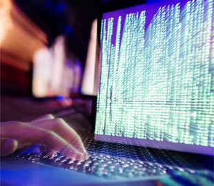 США обвинили РФ в причастности к кибератакам на разработки вакцин от коронавируса 