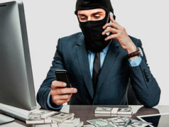 По Украине прокатилась волна атак мошенников: угрожают блокировать карты и обещают миллионные выигрыши