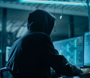 В США суд приговорил российского хакера к уже отбытому им тюремному сроку по делу о киберпреступлениях