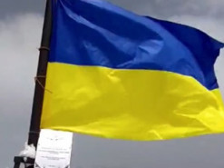 На Піку путіна у горах Киргизстану підняли прапор України