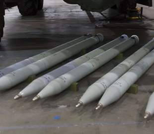 Інженери ЗСУ зробили з пускового блоку трофейного гелікоптера наземну РСЗВ (ФОТО)