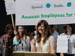 Amazon уволил двух сотрудниц за критику рабочих условий на своих складах