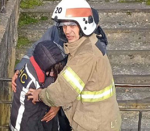 Під Києвом рятувальники витягли з річки школярку: гуляла набережною й оступилася