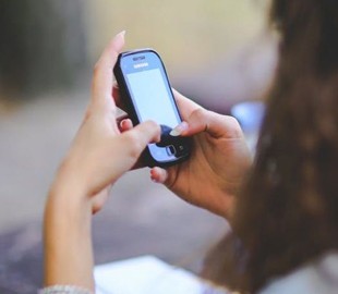 Ревнивый парень нашел способ «спасти» девушку от интернет-ухажеров