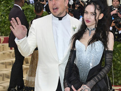 Граймс опубликовала новое видео с их с Илоном Маском подросшим сыном