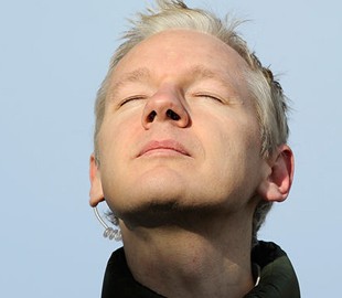 Адвокат рассказал о готовности Ассанжа сдаться британским властям