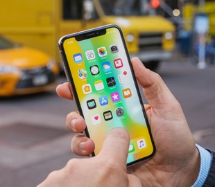 Apple бесплатно обменяет iPhone X на новые