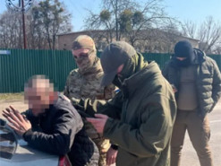 На Київщині викрили чоловіка, який передавав координати військових об’єктів ворогу