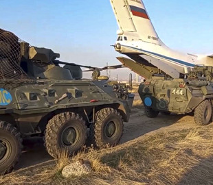 Загострення на Закавказзі: у Мережі показали відео нібито відступу контингенту РФ