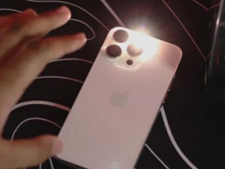 Як увімкнути і вимкнути ліхтарик на айфоні, не торкаючись телефону