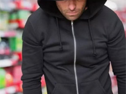 Угрожал продавцу ножом: в Днепре неизвестный «обчистил» магазин