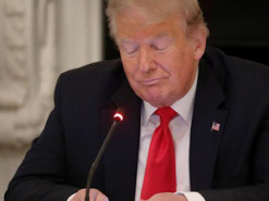 Суд разрешил Трампу блокировать людей в Twitter, где он сам заблокирован