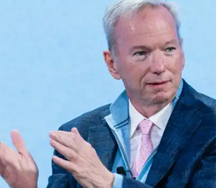 Штучний інтелект може захопити людство через п'ять років, розповів колишній гендиректор Google