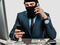 Псевдоработник банка обманул мужчину на 9 тысяч гривен