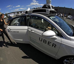 Беспилотный Uber распугает пешеходов огнями и звуками