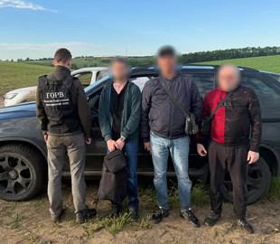 Шукав клієнтів через месенджер: на Вінниччині викрили організатора незаконного перетинання державного кордону великою групою осіб