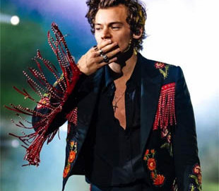 Интернет назначил певца Гарри Стайлса новым Джеймсом Бондом. Актер прокомментировал