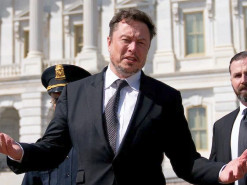 X вибірково пропагує своій платіжний сервіс X Money