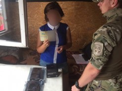 В КПВВ "Станица Луганская" у девушки из Луганска забрали две видеокарты